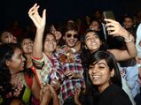 Winning Hearts In Style; SRK's Usual Forte