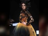Paradoxical And Glamorous, Malavika Mohanan & Aisha Sharma Represented The Opera Culture At LFW 2018