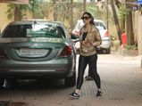 Wow! Kareena Kapoor Khan Added A Touch Of Glam To Her Gym Outfit