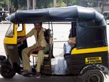 Howrah Auto Rickshaw Puller Returns A Bag Filled With Gold To Its Owner