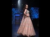 Kangana Ranaut Waltz Down The Ramp At LFW SR’19 In This Exquisite Bridal Lehenga