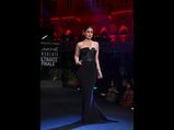 Kareena Kapoor Khan Wraps Up The LFW SR’ 19 In An Absolutely Empowering Gown