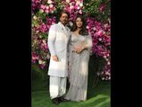 Shah Rukh & Gauri Khan Made A Spectacular And Colour-coordinated Entry At The Grand Wedding