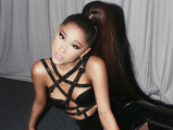 Ariana Grande Gives Us A Perfect Crease Eyeliner Look