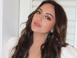Sonakshi Sinha Gives Us A Stunning Peach Monochromatic Make-up Look