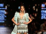 LMIFWSS20: Shibani Dandekar's Showstopper Attire Was A Hit But A Miss Too