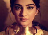 How To Get Sonam Kapoor's Egyptian Goddess Make-up At Paris Fashion Week