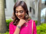 Shweta Tiwari Nails Her Leheriya Pink Saree And Looks Elegant As Ever