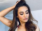 Surbhi Jyoti’s Warm And Beautiful Makeup Could Be Your Everyday Winter Look