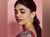 Mehendi Wale Haath: Sanjana Sanghi Flaunts Her Glam Makeup Look At The Promotions And We Are Smitten!