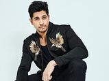 On Sidharth Malhotra’s Birthday, His 5 Dapper Looks That Made Our Heads Turn Over And Over Again!