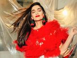 Sonam Kapoor’s Peach Eye Shadow And Bright Red Lipstick Make For A Perfect Party Makeup Look