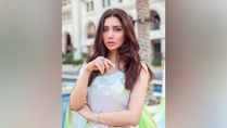 Mahira Khan Stuns In Her Lime-Green And Blue Gown; Gives Cues On Makeup Too!