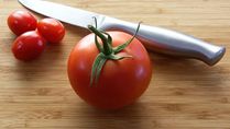 Mumbai Woman Dies After Accidentally Eating Poisonous Tomatoes