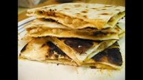 How To Prepare Cheesy Healthy Vegetable Quesadilla For Your Kid's Lunch Box