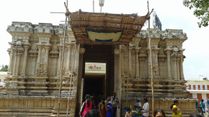 Nava Tirupathi, Vaithamanidhi Perumal Temple (Thirukolur) - Where The Lord Bestows Wealth