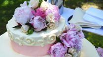 Rose Day 2024: Easy To Make Rose-Themed Cake To Woo Your Valentine On V-Day