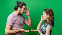 How To Spot If Someone Is Lying During A Conversation, 10 Signs That You Must Be Aware Of