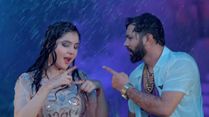 Bhojpuri Songs On Rain And Love Are So Dramatic And Heart-Tugging, Even Your Ceiling Fan Will Feel Romantic!