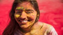 Holi 2026: Dermatologist-Approved Skincare Routine Before and After Playing with Colours
