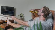 Screen Time, Diet, and Alcohol: The Triple Threat To Your Liver And Eyes