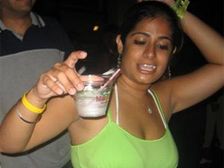 అందాల ఆరబోతకే మోడ్రెన్ భామలు మొగ్గు..!!