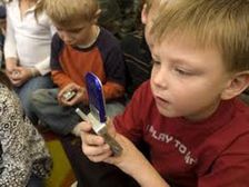 స్కూళ్ళల్లో సెల్ ఫోన్ సంచలనం........