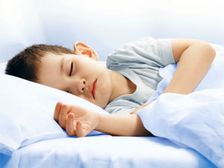 మీ బిడ్డను ఒంటరిగా ఎందుకు నిద్రింపజేయాలి?