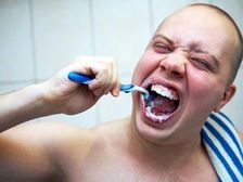 పళ్లను గట్టిగా తోమితే...?