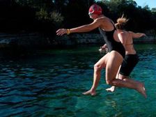 పొట్టనిండా ‘తిని’ ఈత కొడితే..?