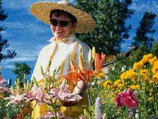 ఔరా...! మహిళలంటే మొక్కలకూ ఇష్టమే!