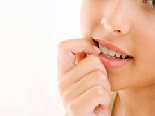 గొప్పవారవ్వాలంటే....గోళ్ళు....?