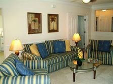 లివింగ్ రూమ్ ఆకర్షనీయంగా కనిపించాలంటే...