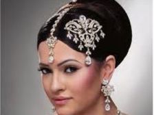 ఆకర్షించే కేశాల అలంకరణ కోసం...