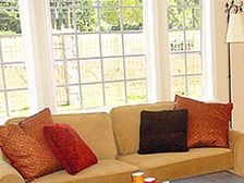 ఇంటి మీద వ్యక్తి అభిరుచిని తెలిపే సేప్టీ గ్లాస్...