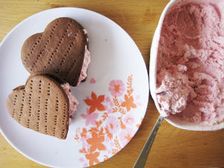 వాలెంటైన్ డే స్పెషల్ స్ట్రాబెర్రీ ఐస్ క్రీం