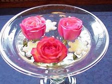 మనస్సును ఆహ్లాదపరిచే ఫ్లోటింగ్ ఫ్లవర్స్