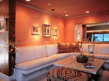 ఇంటికి అందం..ఆకర్షణ...రెండూ హాల్లోనే....