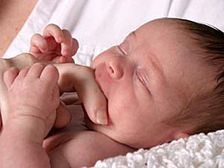 కొత్తగా పుట్టిన పిల్లల సాధారణ ప్రవర్తనలు!