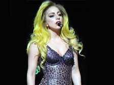 లేడీ గాగా ఎంతో బాగా....! తింటుంది...తాగుతుంది?