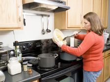 వేసవిలో వంటగది వేడి తగ్గించటం ఎలా...