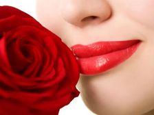 పురుషపుంగవులను కైపెక్కించే పెదాలు...