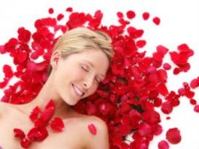 రోజ్ స్టీమ్ ప్యాక్ తో ప్రకాశవంతమైన మోము...!