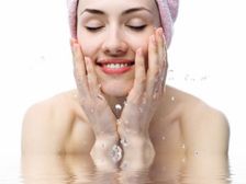 వయస్సుతో ముడిపెట్టలేని అందచందాలు...!