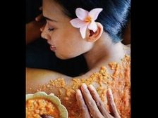 సహజమైన అందానికి పసుపు..గంధం..!