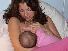 శిశువుకు అవసరమైన పోషకాలకు తల్లిపాలే ఆధారం!