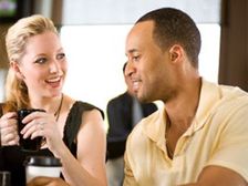 పురుషుడిని చూడంగానే యువతి మొదటగా?