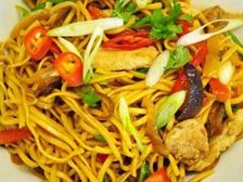 చిల్లీ చికెన్ నూడుల్స్-చైనీస్ ట్రీట్