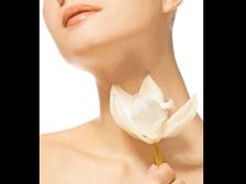 అతివల అందానికి ఆకర్షనీయమైన మెడ...!