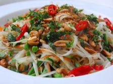 క్యాప్సికమ్-న్యూడిల్స్ థాయ్ సలాడ్...